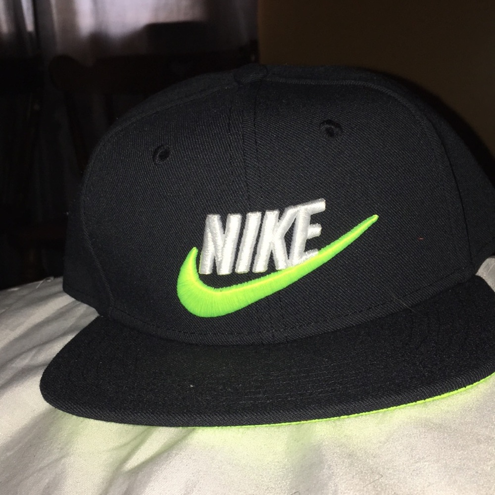MENS NIKE HAT